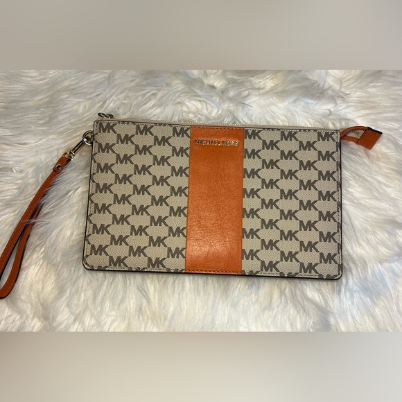Michael Kors, orange and tan clutch with zipper. In great condition. LIKE NEW!! - Picture 2 of 13